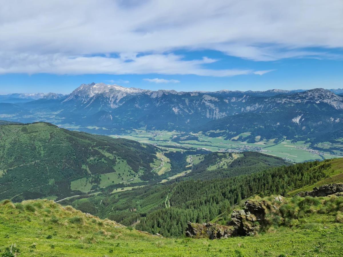 Appartement Bergtraeume Haus im Ennstal Luaran gambar