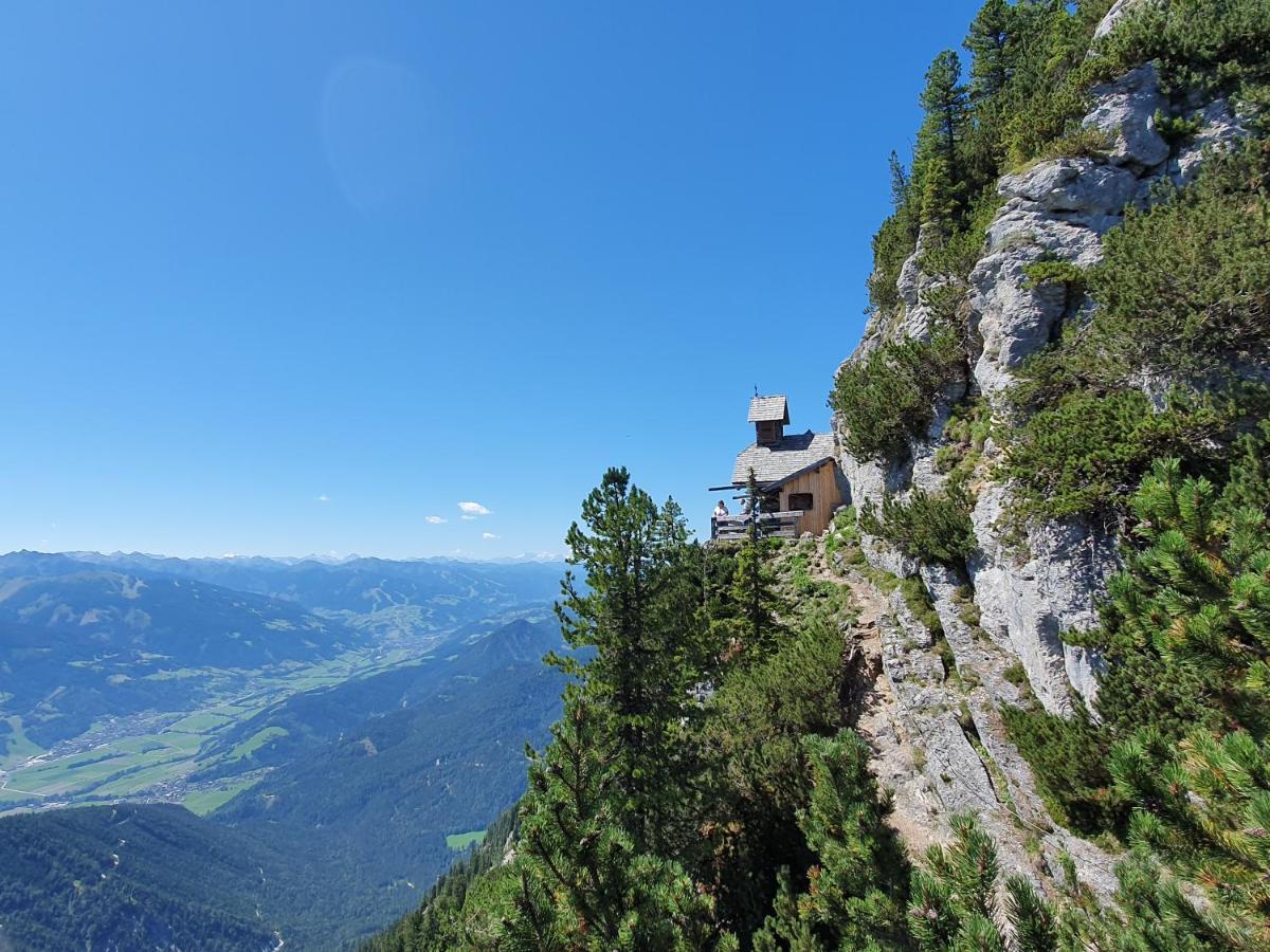 Appartement Bergtraeume Haus im Ennstal Luaran gambar