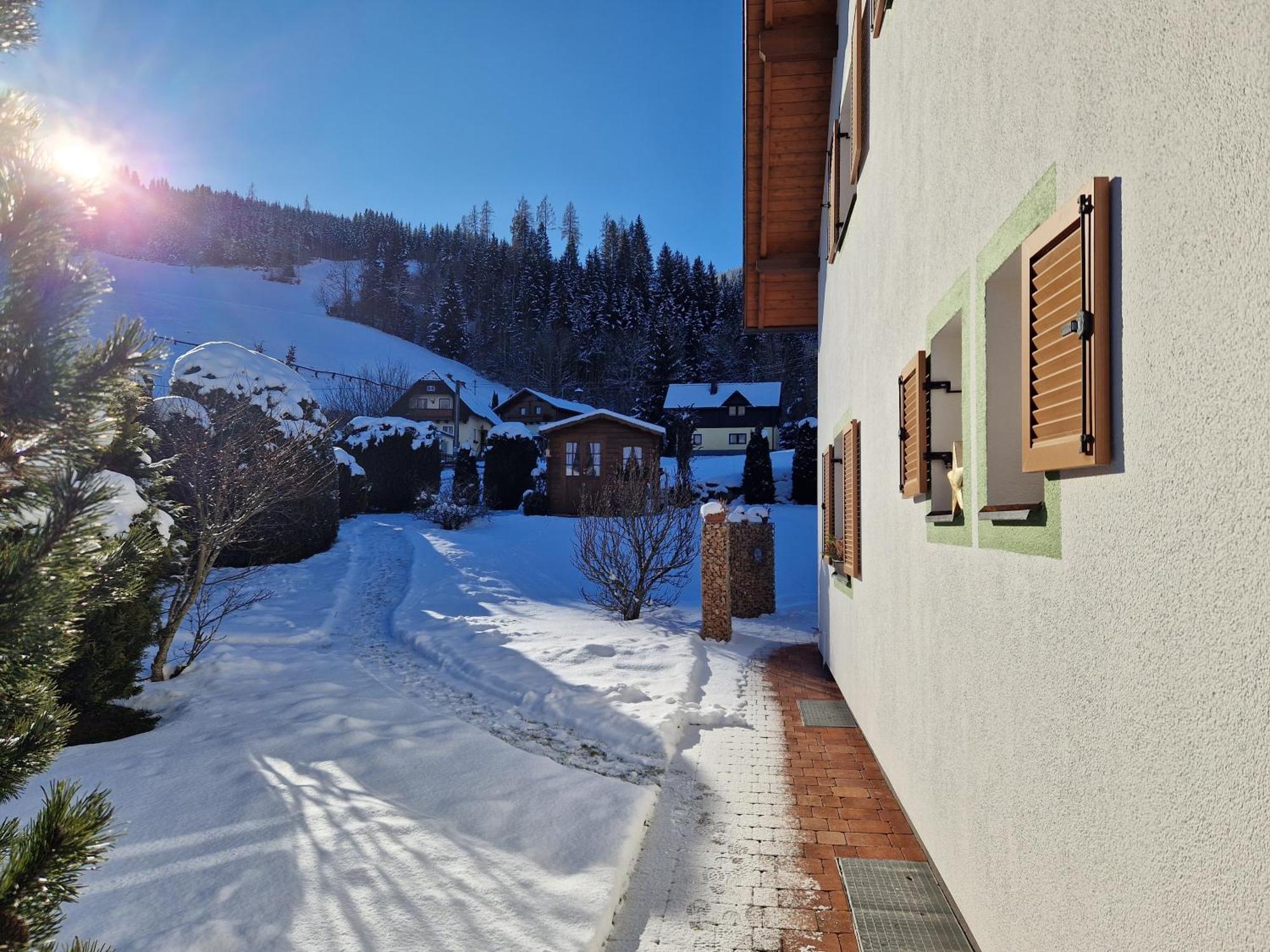 Appartement Bergtraeume Haus im Ennstal Luaran gambar